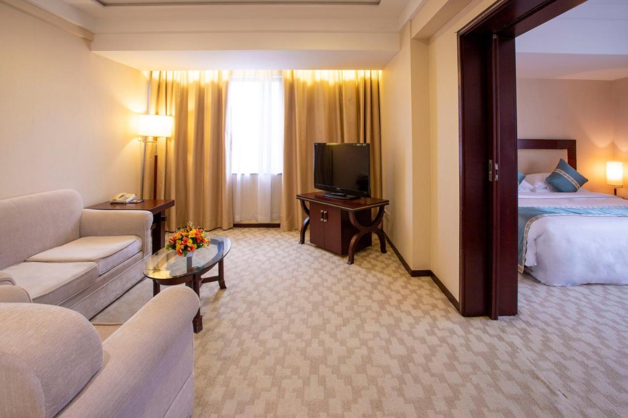 Guangdong Victory Hotel -Shamian Island Гуанчжоу Екстер'єр фото